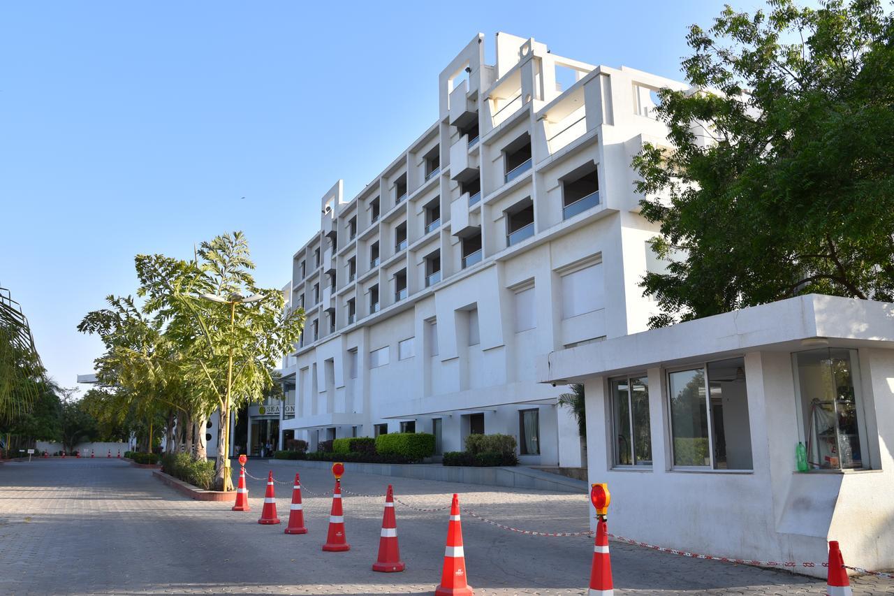 Seasons Rajkot Hotel Exterior photo